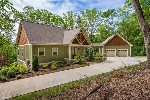 425 Autumn Rdg, Clayton, GA 30525
