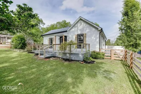 6261 Grove St, Lula, GA 30554