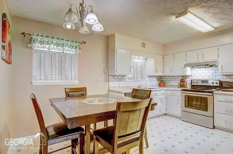 6595 Cameron Rd, Morrow, GA 30260 photo 4
