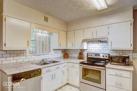 6595 Cameron Rd, Morrow, GA 30260 photo 5