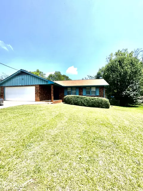 121 Amberwood Ln, Griffin, GA 30223