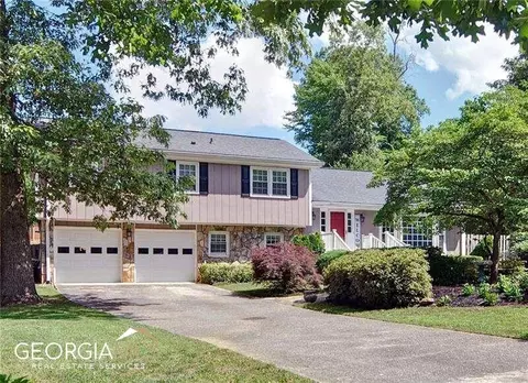811 Creekstone Ct, Marietta, GA 30068