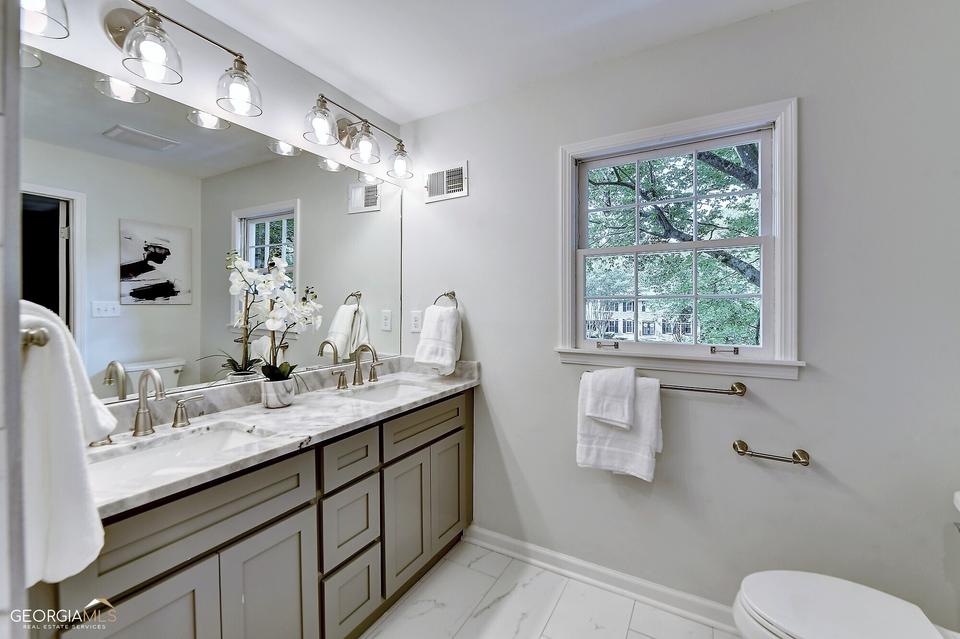  2349 Leisure Lake Dr, Dunwoody, GA 30338 photo 38