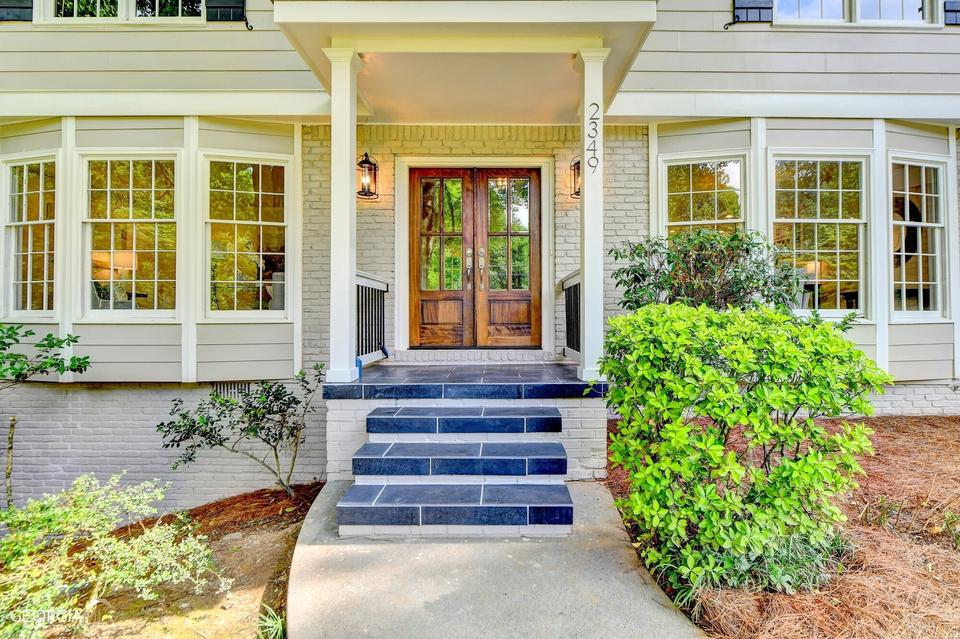  2349 Leisure Lake Dr, Dunwoody, GA 30338 photo 2