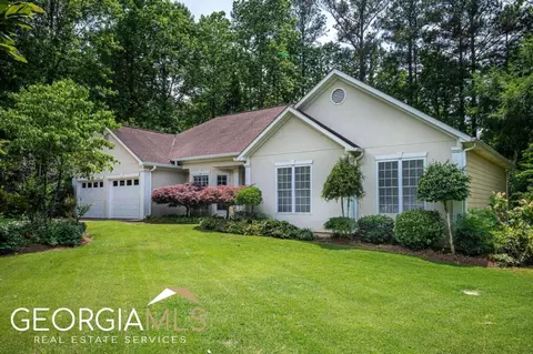 563 Picketts Lake Dr, Acworth, GA 30101