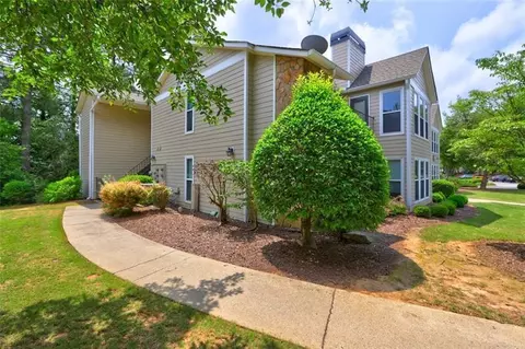 3204 Lake Pointe Cir, Roswell, GA 30075
