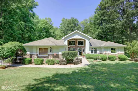 195 Beau Brook Ln, Sharpsburg, GA 30277