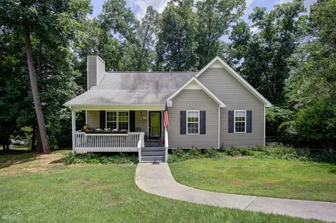 196 Laurel Dr NE, Calhoun, GA 30701