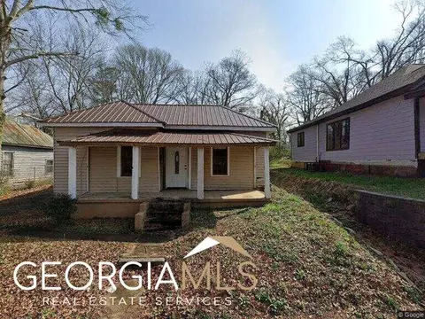 90 Pinson St, Newnan, GA 30263