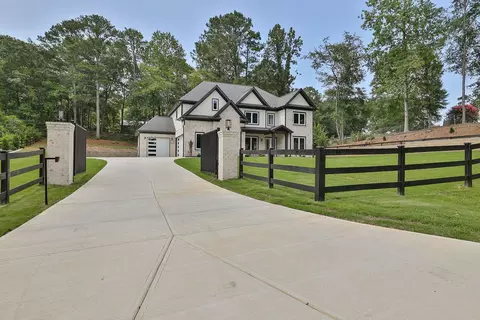 1615 Thomas Dr, Hoschton, GA 30548
