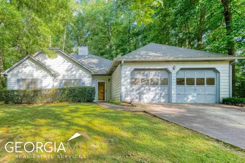 2705 Braemore Gln, Powder Springs, GA 30127