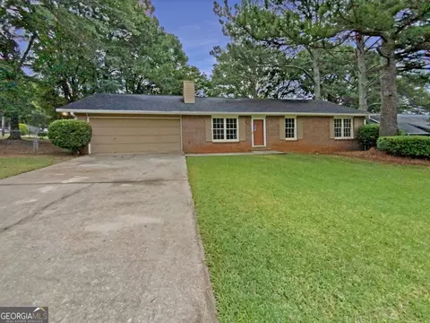 6100 Dorchester Dr, Rex, GA 30273