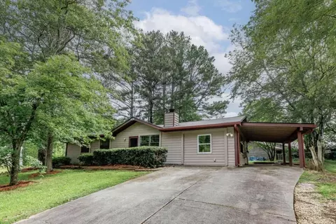 8882 Crestmont Dr, Jonesboro, GA 30238