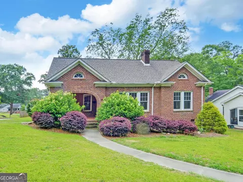 196 Walnut St, Toccoa, GA 30577 photo 1