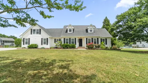 106 S Walker Lake Dr, Carrollton, GA 30117