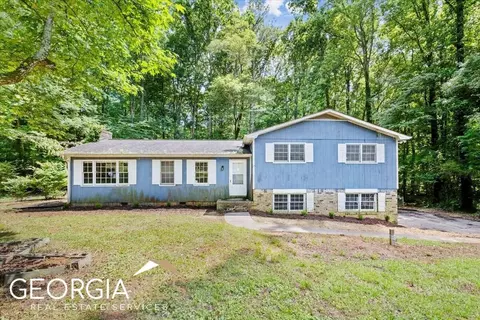 1665 Dogwood Ln, Acworth, GA 30102
