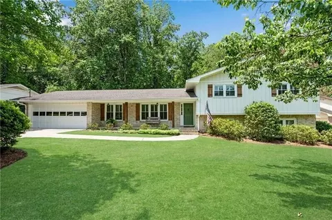 5372 Northchester Ct, Dunwoody, GA 30338