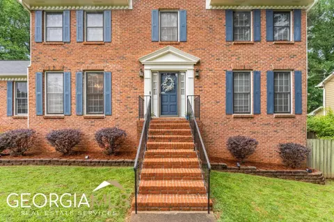 1376 Maple Ridge Dr, Suwanee, GA 30024 photo 3