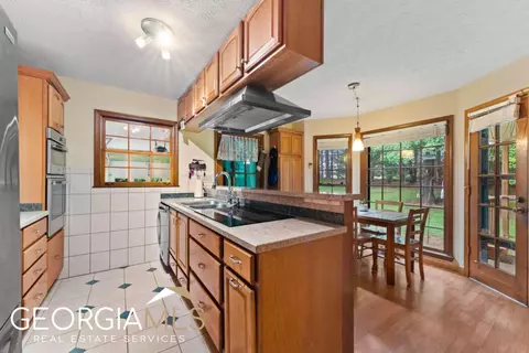 1376 Maple Ridge Dr, Suwanee, GA 30024 photo 8