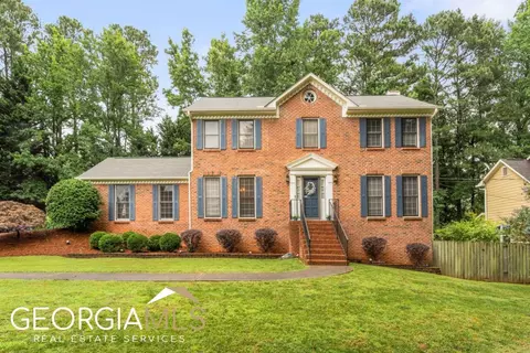 1376 Maple Ridge Dr, Suwanee, GA 30024 photo 2