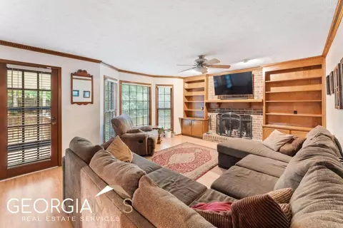 1376 Maple Ridge Dr, Suwanee, GA 30024 photo 13