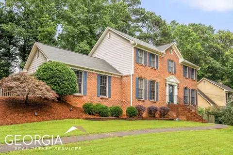 1376 Maple Ridge Dr, Suwanee, GA 30024 photo 5
