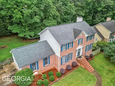 1376 Maple Ridge Dr, Suwanee, GA 30024 photo 4
