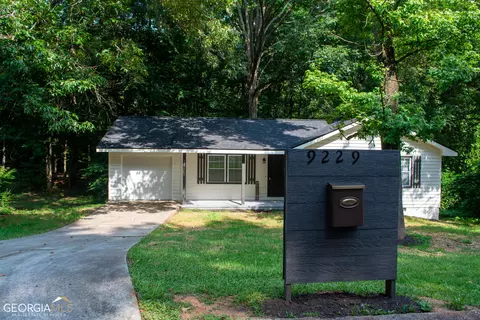 9229 Carr Cir SW, Covington, GA 30014