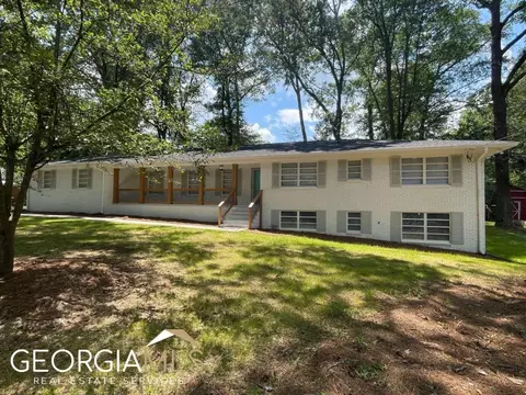 6137 Oakridge Dr, Morrow, GA 30260