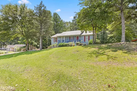 135 Huntington Dr, Lagrange, GA 30240 photo 2