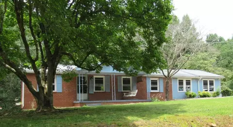 9020 Vanns Tavern Rd, Gainesville, GA 30506
