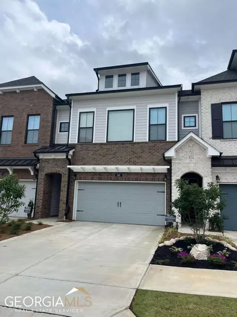 1040 Harper Dr #30, Roswell, GA 30076