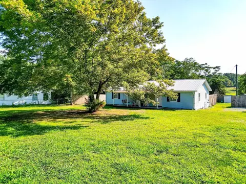 240 Mountain View Dr, Calhoun, GA 30701