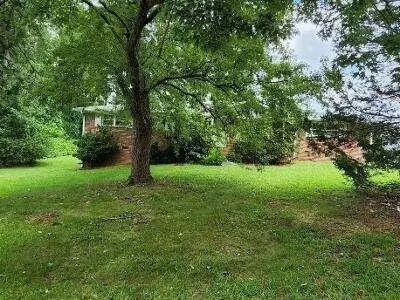 6090 King Arthur Dr, Douglasville, GA 30135
