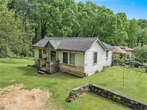 3208 Altacrest Dr, Scottdale, GA 30079