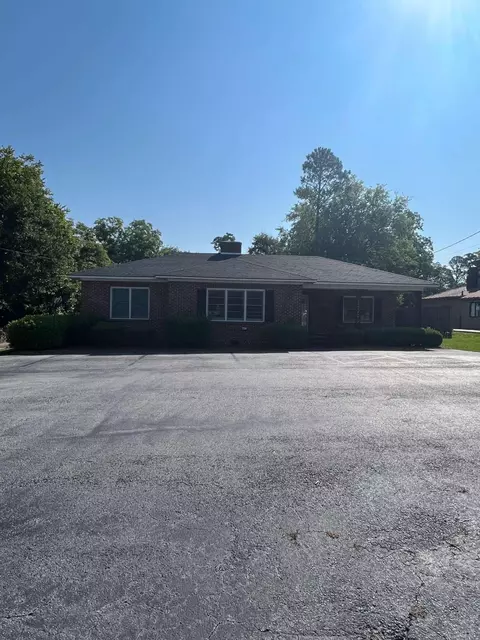 307 S Main St, Swainsboro, GA 30401