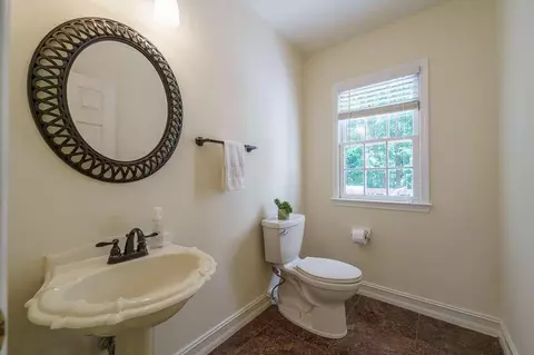 2070 Peachbluff Dr, Duluth, GA 30097 photo 9