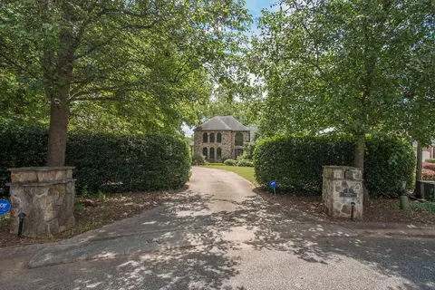 8 Overlook Dr, Newnan, GA 30265