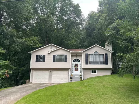 4304 Falcon Crest Dr, Flowery Branch, GA 30542