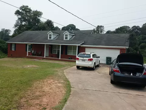 1303 Greenbriar Dr, Griffin, GA 30223