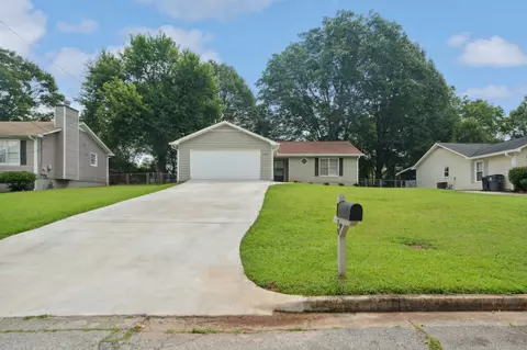 6070 Chaseland Dr, Rex, GA 30273