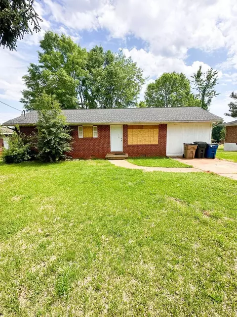 337 Canterbury Dr, Jonesboro, GA 30238