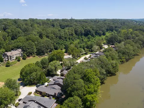 208 Riverview Dr SE, Marietta, GA 30067