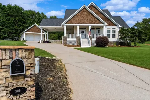 108 Camilla Dr, Carrollton, GA 30116