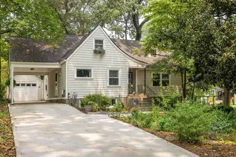 3277 N Whitney Ave, Hapeville, GA 30354