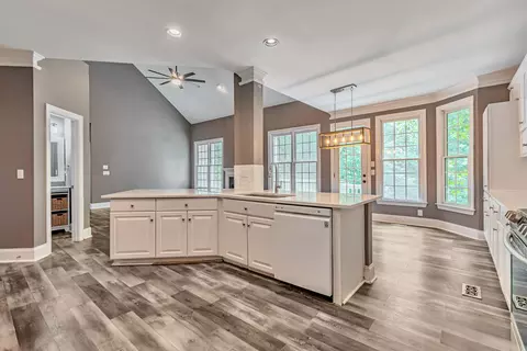 730 Riverside Dr, Suwanee, GA 30024 photo 8