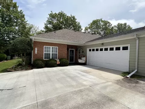 302 Commonwealth Cir, Newnan, GA 30263