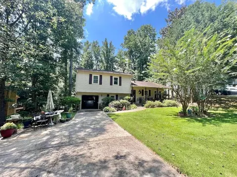 2925 Woodhollow Ln, Jonesboro, GA 30236