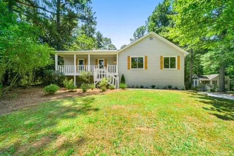 215 Willowbrook Ct, Acworth, GA 30101