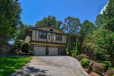 2214 Colonial Cir, Gainesville, GA 30501